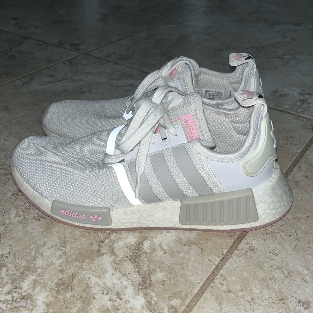 Women’s Adidas Tennis Shoes